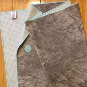 Manduka Yogitoes yoga mat towel
